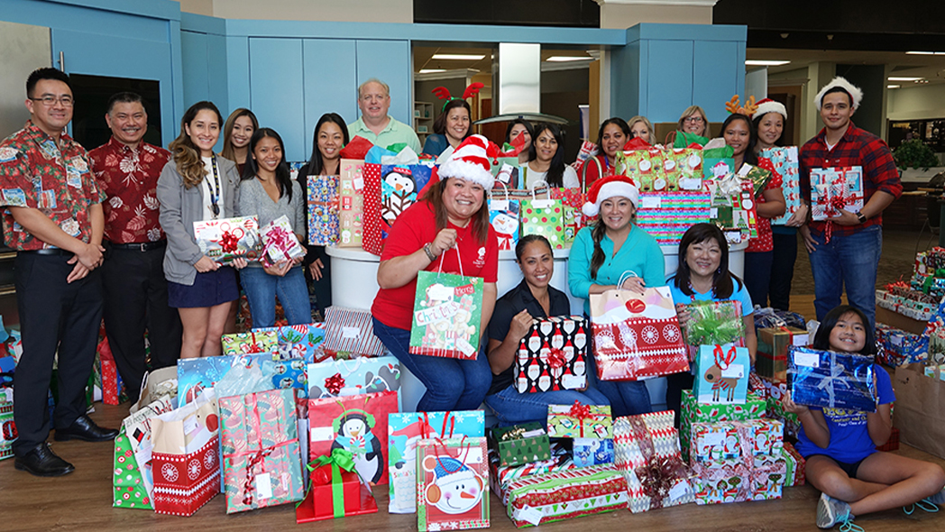 Servco Donates 500 Gifts to Parents and Children Together for the 2017 Giving Tree Program