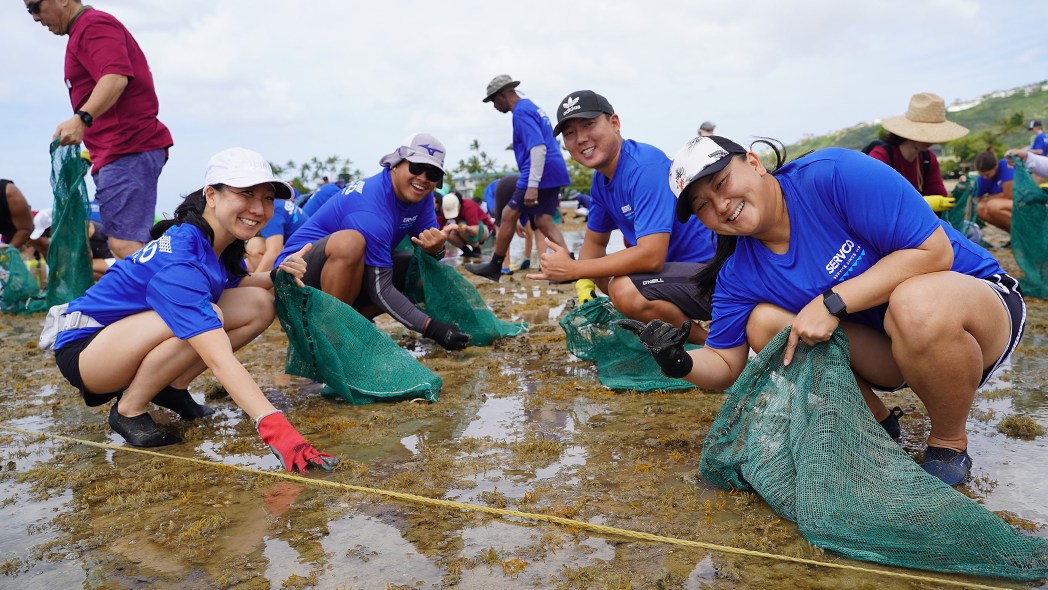 Team Serve Removes Invasive Algae in Maunalua Bay with Mālama Maunalua